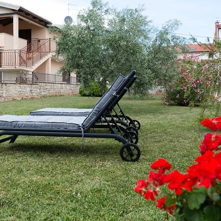 Charming Stone Cottage By The Sea Umag Eksteriør billede