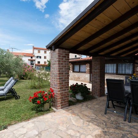 Charming Stone Cottage By The Sea Umag Eksteriør billede