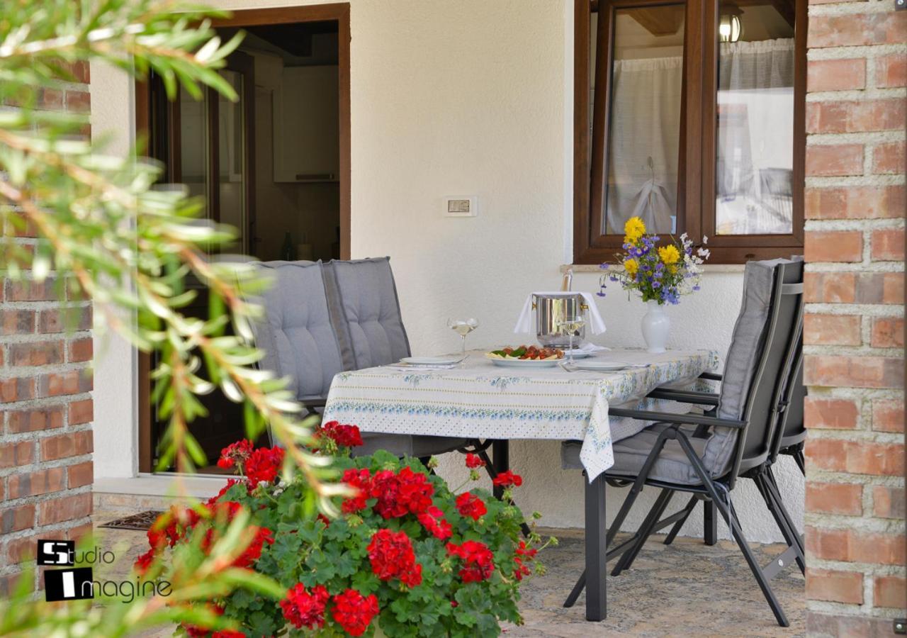 Charming Stone Cottage By The Sea Umag Eksteriør billede
