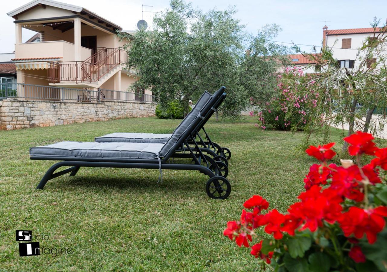 Charming Stone Cottage By The Sea Umag Eksteriør billede