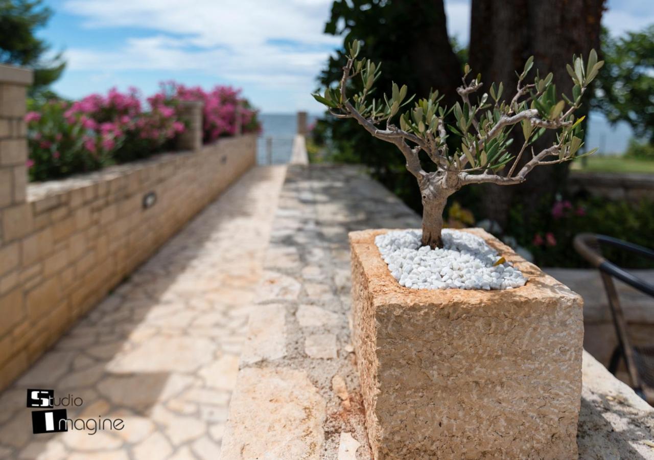 Charming Stone Cottage By The Sea Umag Eksteriør billede