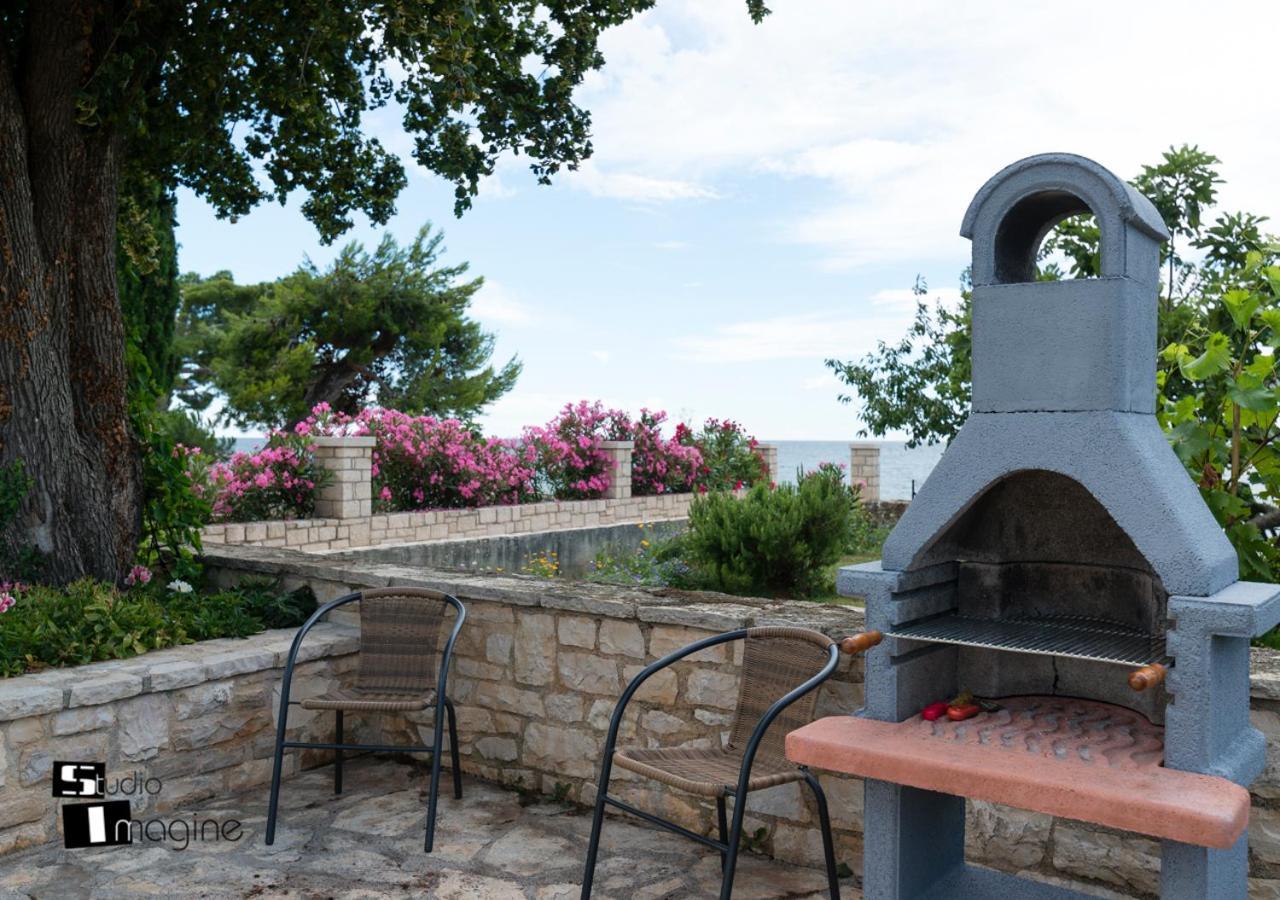Charming Stone Cottage By The Sea Umag Eksteriør billede