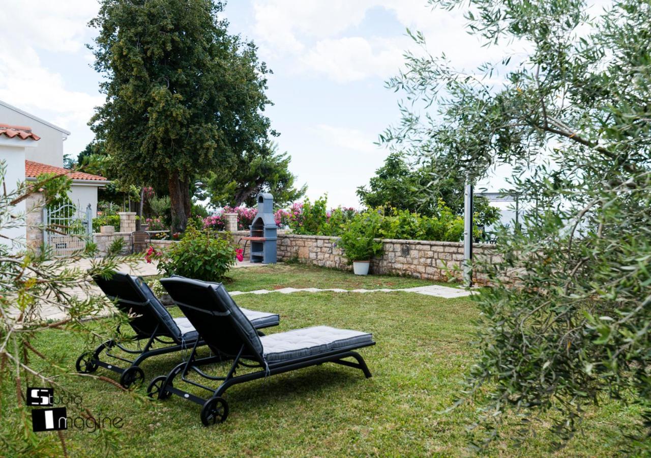 Charming Stone Cottage By The Sea Umag Eksteriør billede