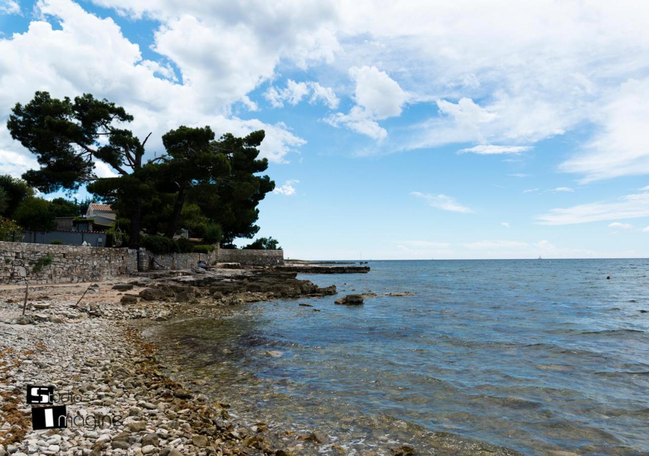 Charming Stone Cottage By The Sea Umag Eksteriør billede