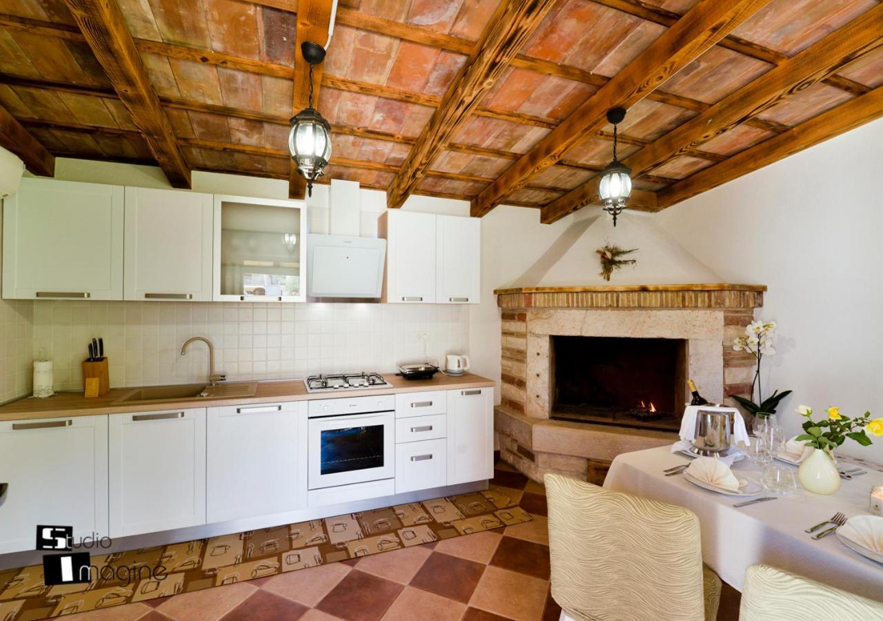 Charming Stone Cottage By The Sea Umag Eksteriør billede