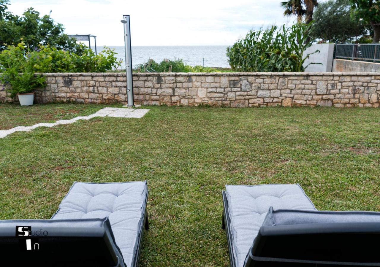 Charming Stone Cottage By The Sea Umag Eksteriør billede