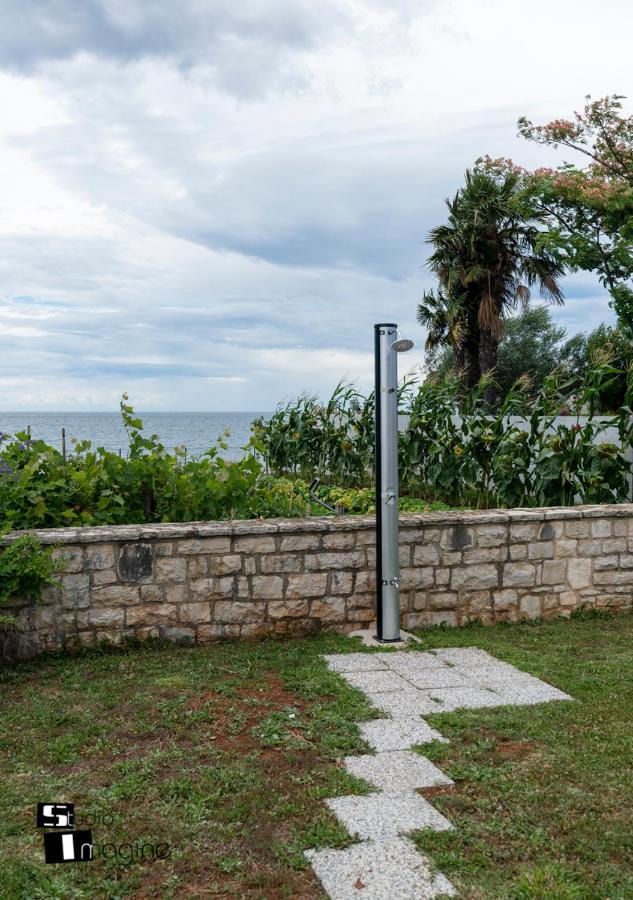 Charming Stone Cottage By The Sea Umag Eksteriør billede