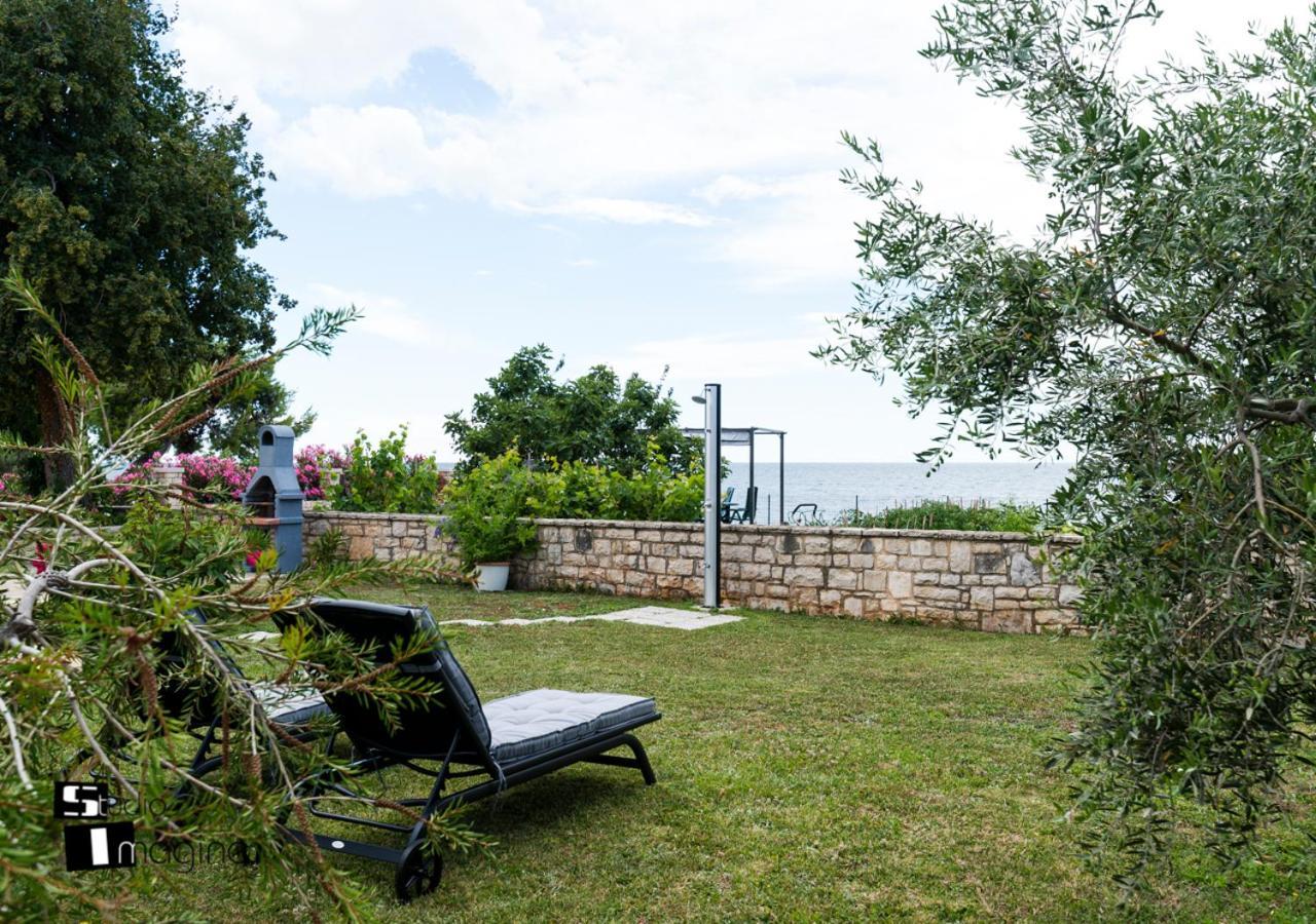 Charming Stone Cottage By The Sea Umag Eksteriør billede