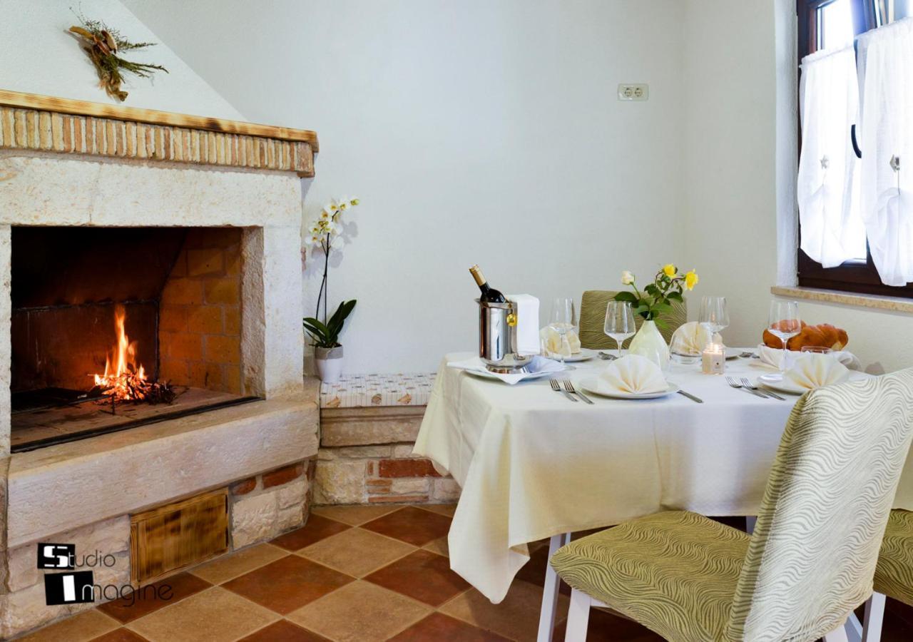Charming Stone Cottage By The Sea Umag Eksteriør billede