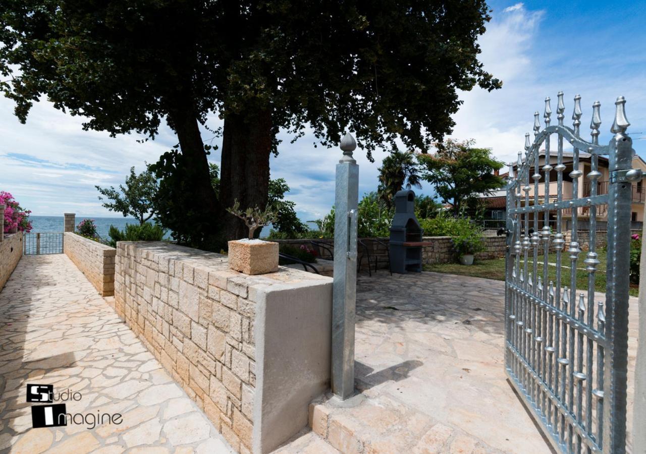 Charming Stone Cottage By The Sea Umag Eksteriør billede