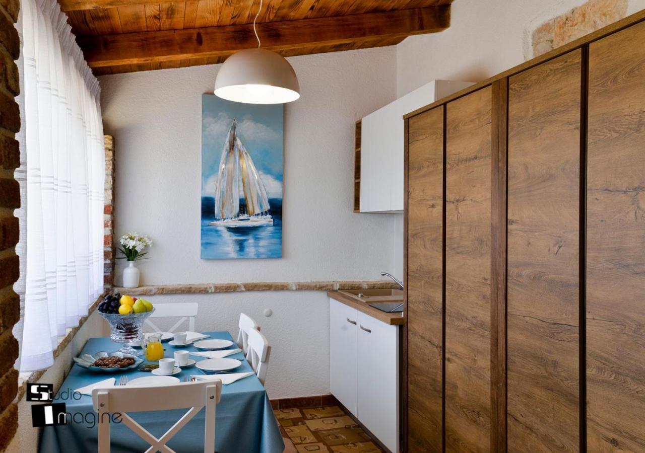 Charming Stone Cottage By The Sea Umag Eksteriør billede