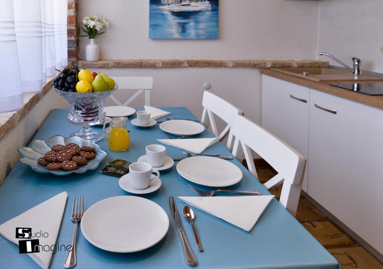 Charming Stone Cottage By The Sea Umag Eksteriør billede
