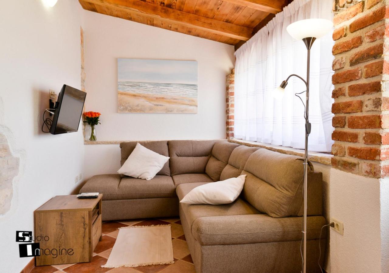 Charming Stone Cottage By The Sea Umag Eksteriør billede